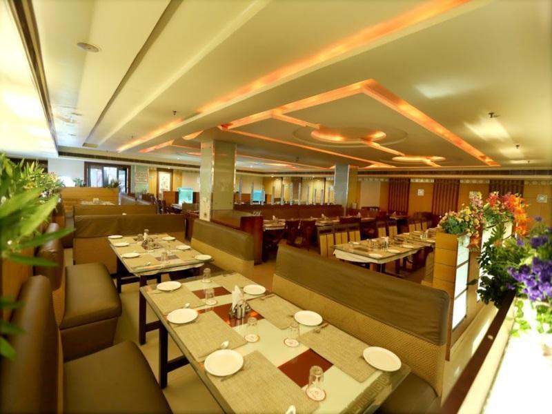 Hotel Sitara Grand Hyderabad Eksteriør billede